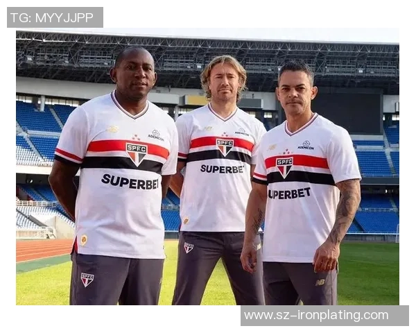 足球明星与队服的独特魅力及其在球场上的重要性分析